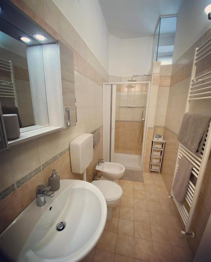 Casa Via Roma Appartement Intra Buitenkant foto